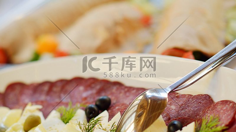 随着人们对健康的关注，糖果礼盒的成分也日益受到重视。在选购时，应关注以下方面：